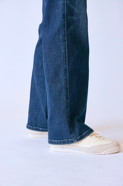 Judy Blue - Lydia Mid Rise Straight Denim