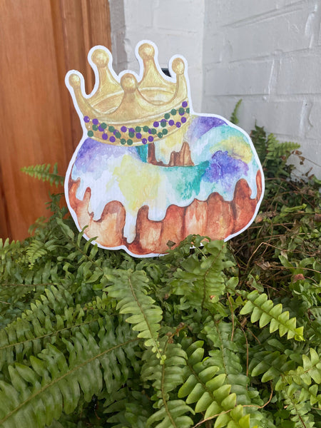 Lovely Reese - Crown King Cake Door Yard Sign: Flower Pot